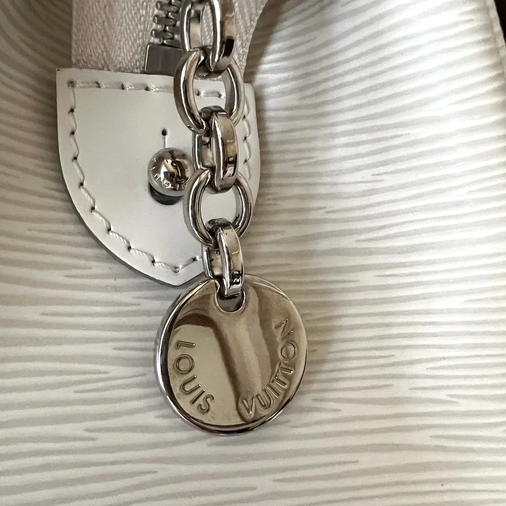🆕💗LOUIS VUITTON Brea Tote MM Ivory Epi Leather Silve-Tone Hardware • NIB
